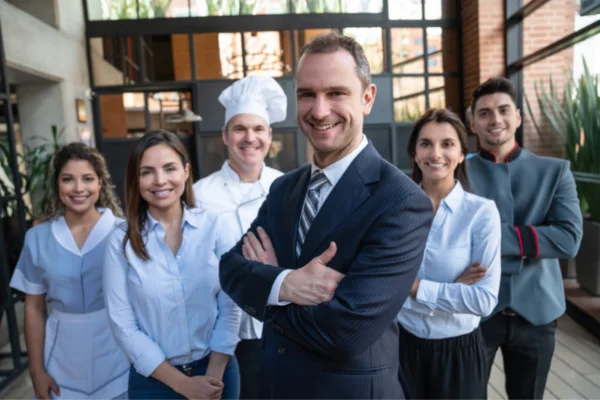 Cosa fa un esperto di gestione di alimenti e bevande?